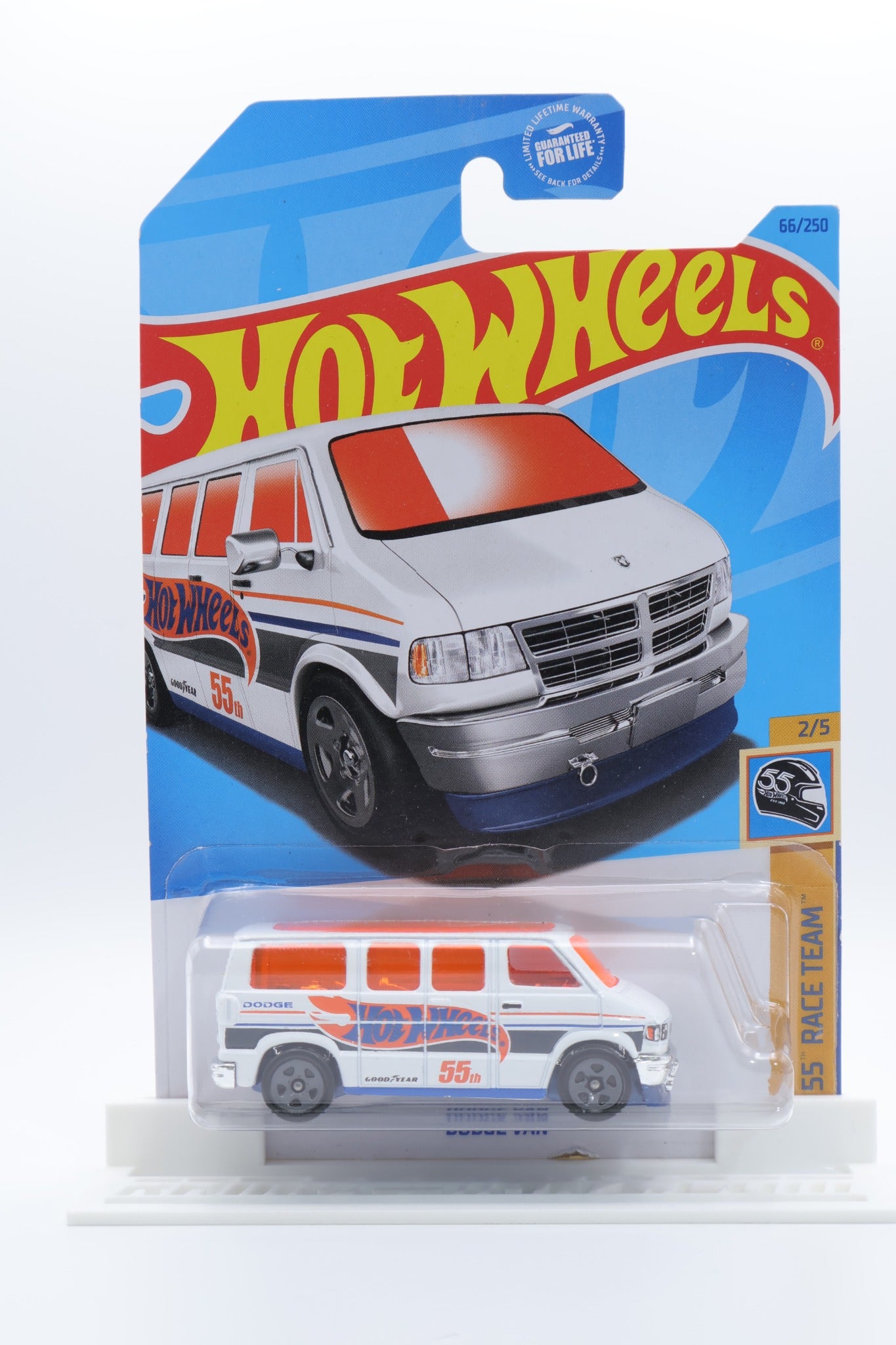 Hot Wheels Dodge Van white HW 55 Race Team 2/5 66/250