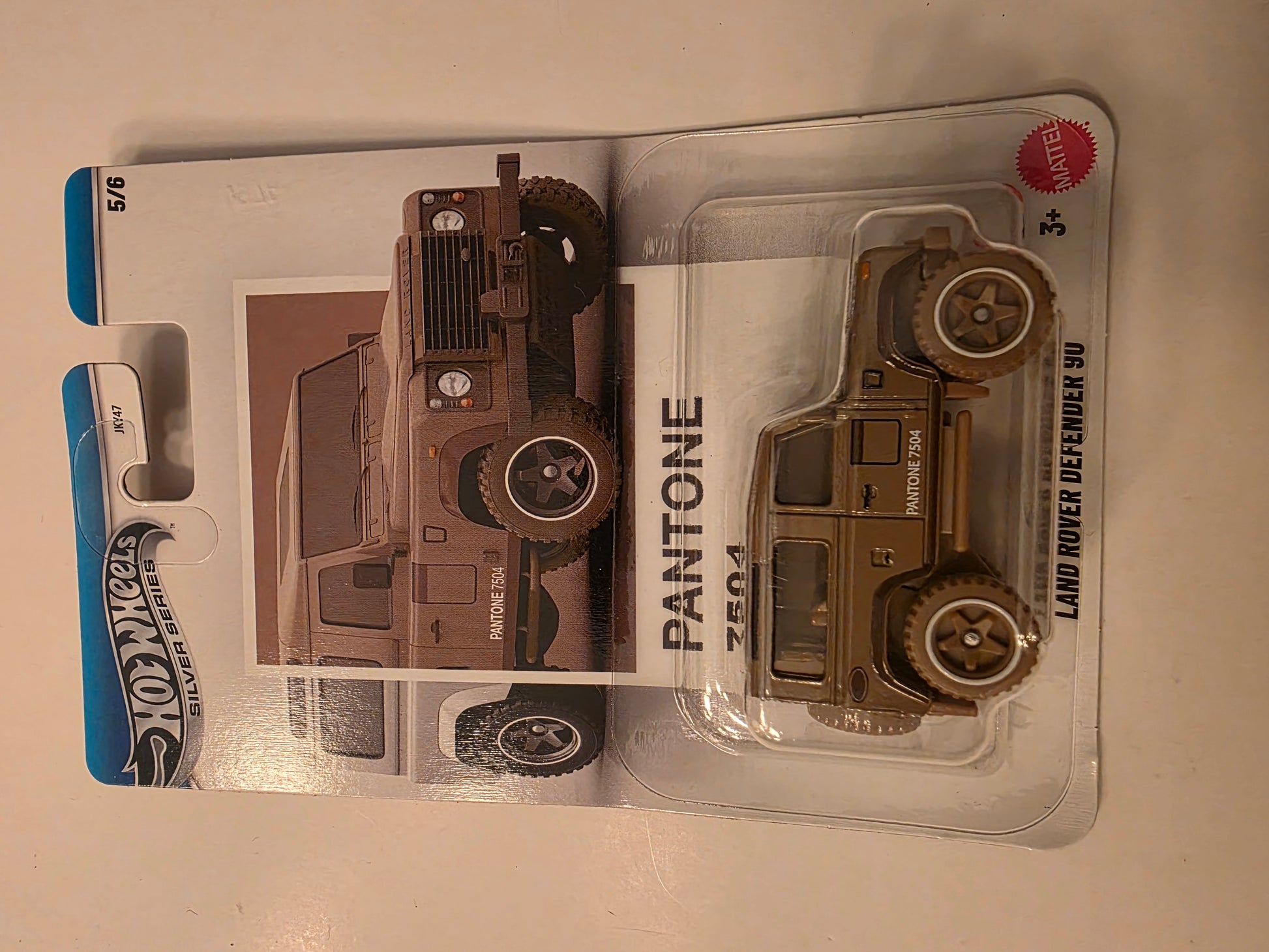 DC-0311 front - Hot Wheels Land Rover Defender 90
